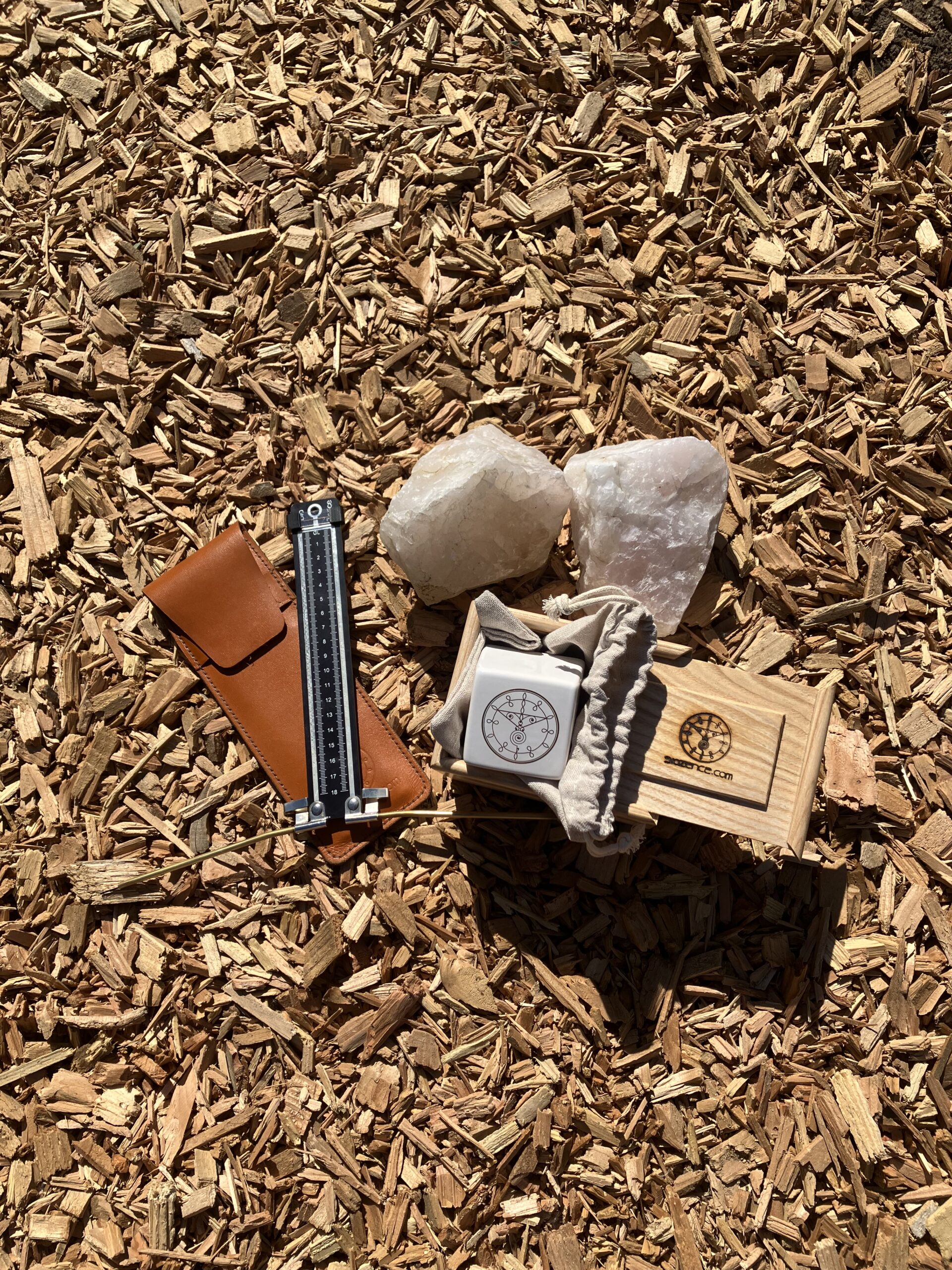 Lecher antenne, roze kwarts kristallen en woningharmonisator OHRB